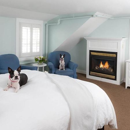 Vineyard Square Hotel And Suites エドガータウン エクステリア 写真