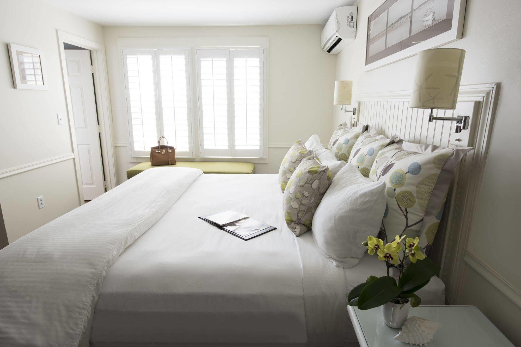 Vineyard Square Hotel And Suites エドガータウン エクステリア 写真