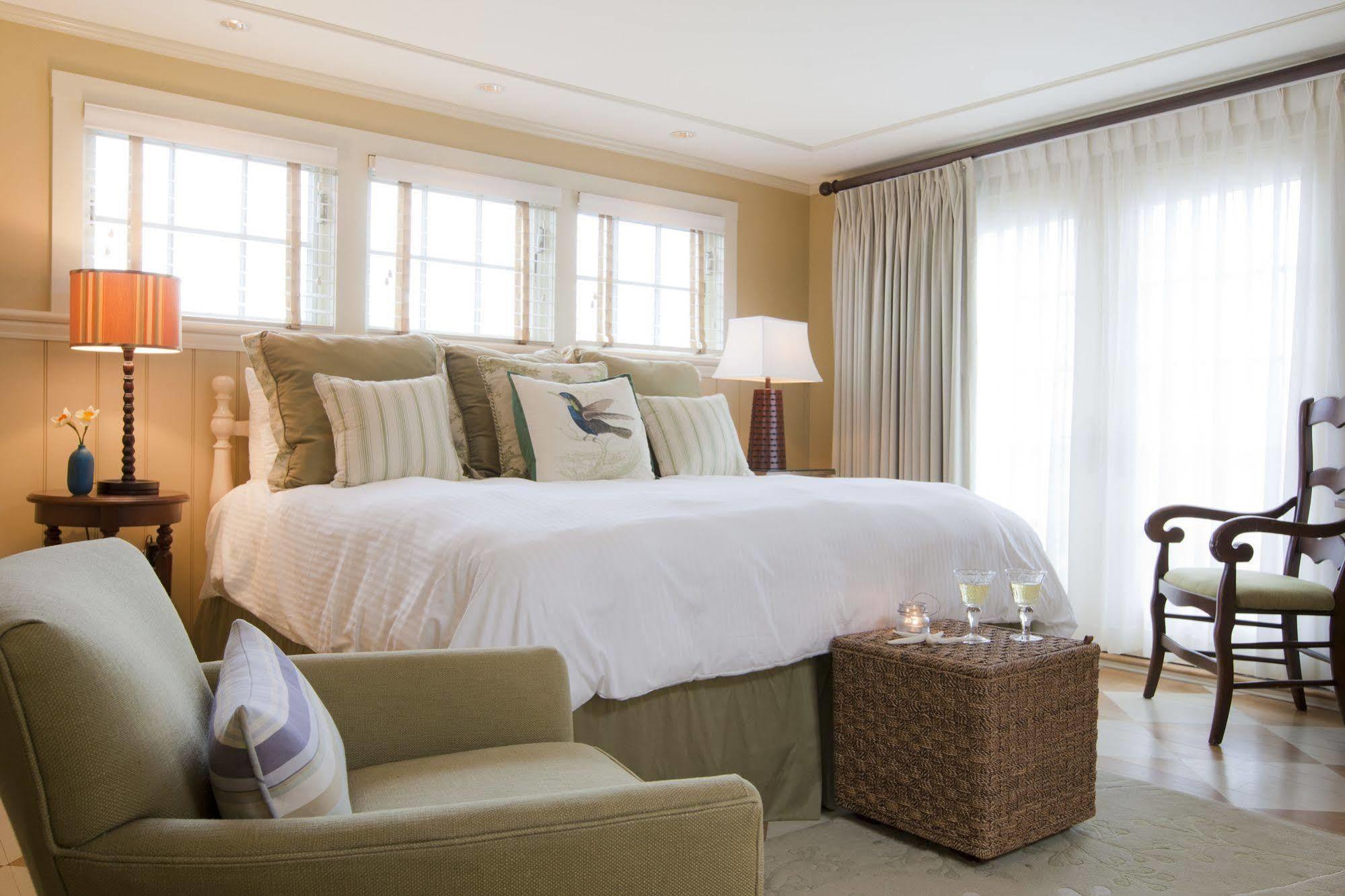 Vineyard Square Hotel And Suites エドガータウン エクステリア 写真